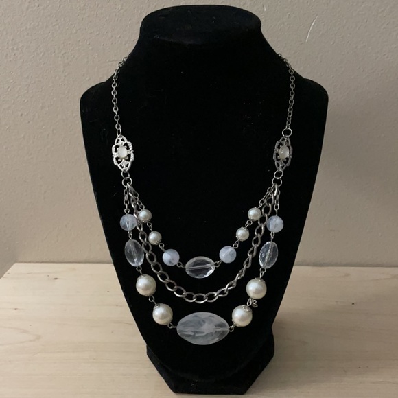 3 Silver Tone Pearly Necklaces - Picture 6 of 7